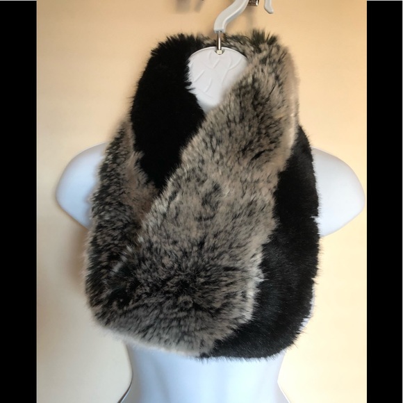 DENA TWIST FAUX FUR INFINITY SCARF🧣 - Picture 2 of 8